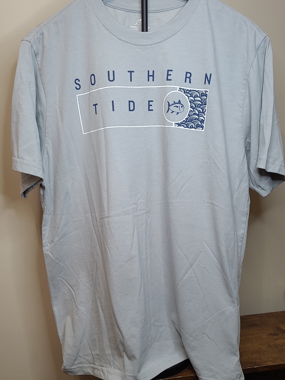 Southern Tide Light Grey Graphic Tee with Blue Logo size Large